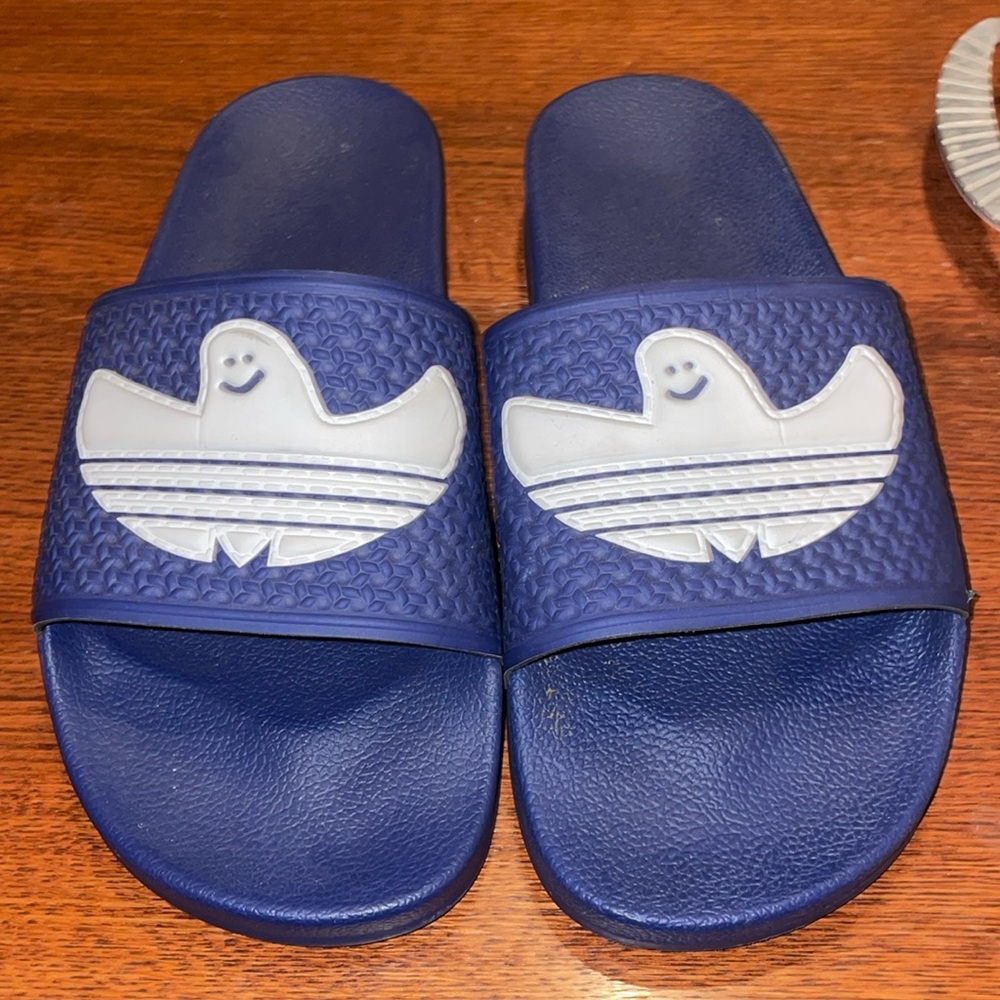 ADIDAS Wu Tang / Schmoo slides.